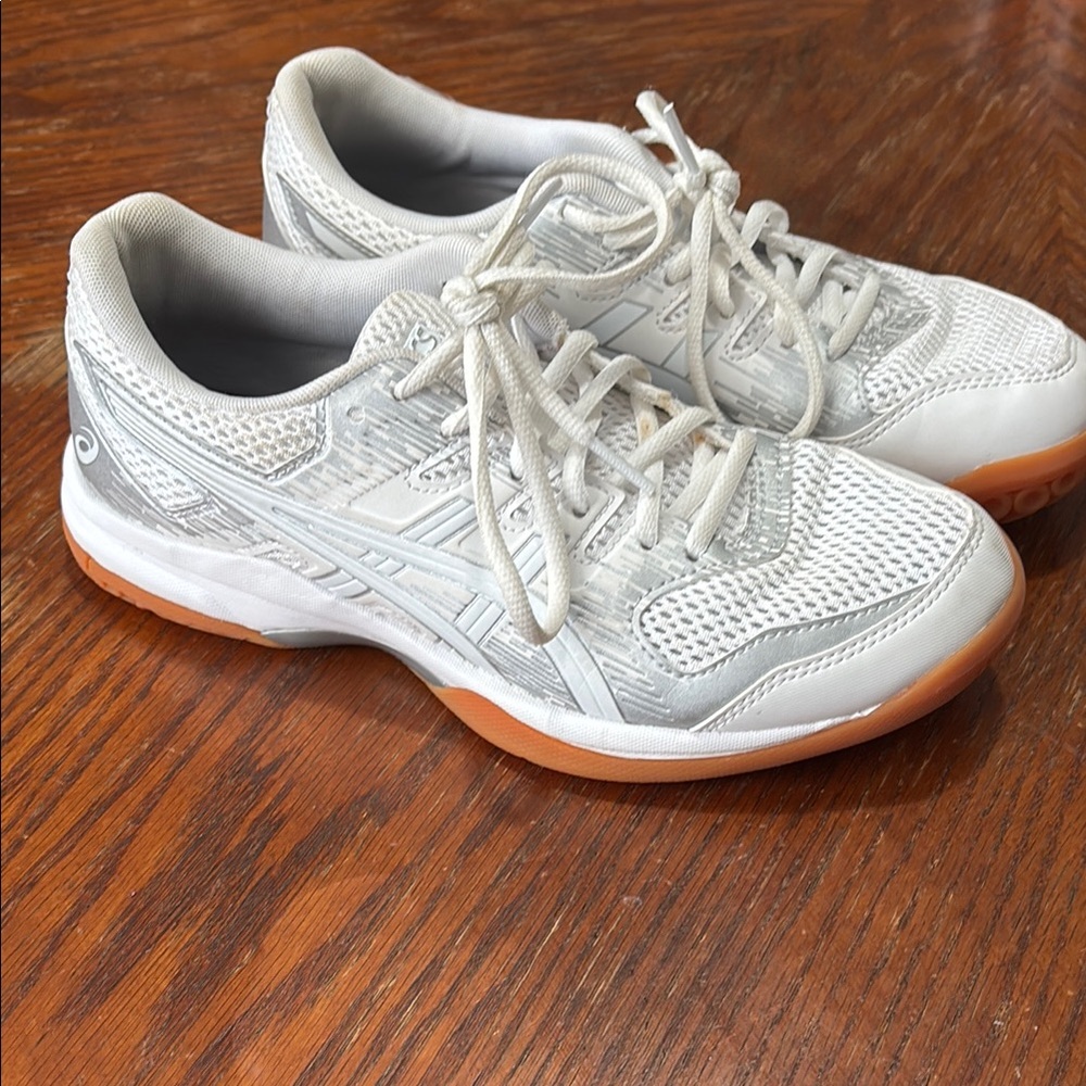 ASICS volleyball shoes. Great condition. Women’s Size 8.